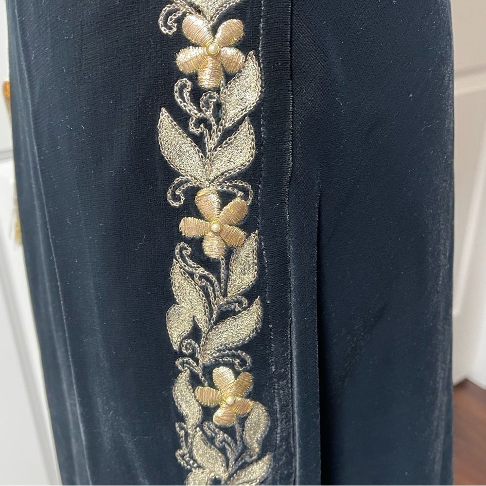 Black Velvet Wrap Skirt Gold Floral Embroidery Handmade in India S\M - Picture 5 of 13